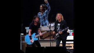 Foo Fighters &amp; Joe Walsh - Rocky Mountain (Joe Walsh Cover) MULTICAM