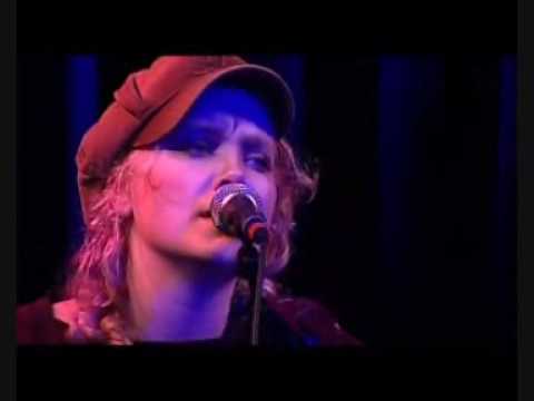 Videoclip de Humming One of Your Songs (Live) — Ane Brun