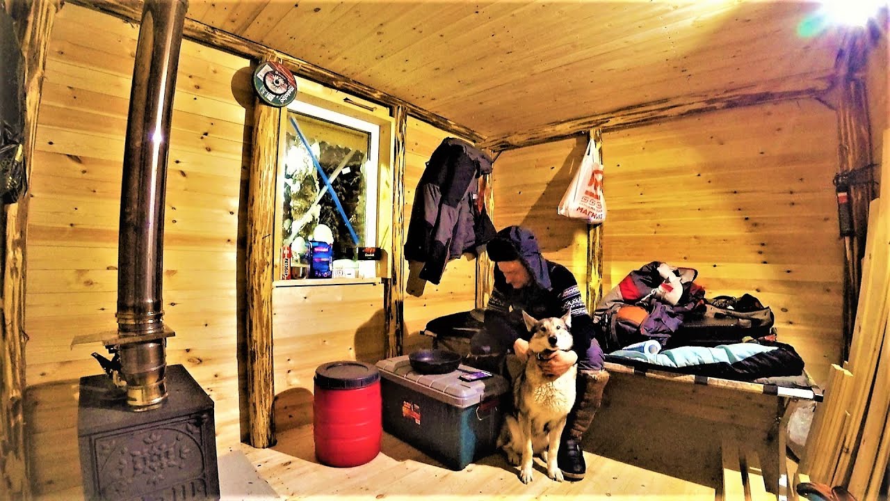 ОДИН В ДИКОЙ ТАЙГЕ! СТРОЮ ИЗБУ! СДЕЛАЛ УТЕПЛЕНИЕ, ОКНА ПЕРЕЕЗЖАЕМ В ИЗБУ! РАБОТЫ ЕЩЕ МНОГО....