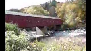 preview picture of video 'Covered bridge in CT during the Fall'