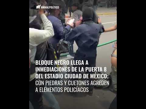 Bloque negro llega al Estadio Ciudad de México; se enfrenta con elementos policíacos