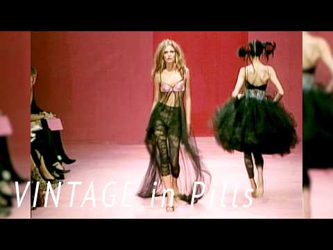 Vintage in Pills BETSEY JOHNSON Spring 1999 New York - Fashion Channel