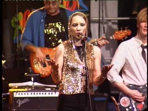 Julie Wnuk-Goldfinger- James Bond-ROR-ROCKORCHESTER RUHRGEBEAT Emscher-Lippe- Halle Gelsenkirchen