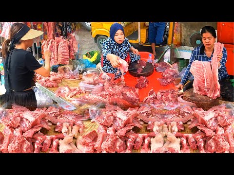Mercado de carne de porco no Camboja Carne de porco, legumes, peixe fresco no mercado diário No mercado de Chbar Ampov