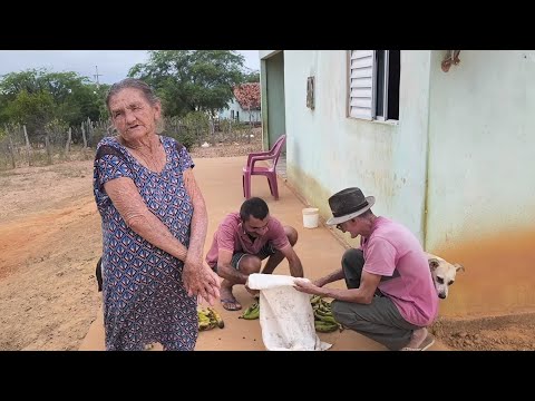 Dona Terezinha e sua memória pra mandar alô direto do sertão pernambucano.