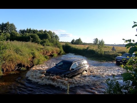 Брод через реку. Река анжа. Урал в броде. Volvo xc 60 буксует в грязи видео. На квадроцикле через реку.
