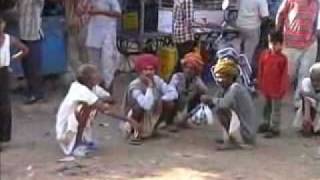 preview picture of video 'Voyage au Rajasthan-Inde-2007 part05 Menal Bijolia Bundi.WMV'