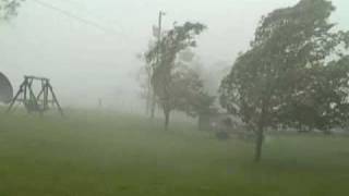 preview picture of video 'high winds and rain lancaster ky 05-08-09'