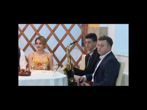 Larisa Bozbici -  Cate flori is prin gradina