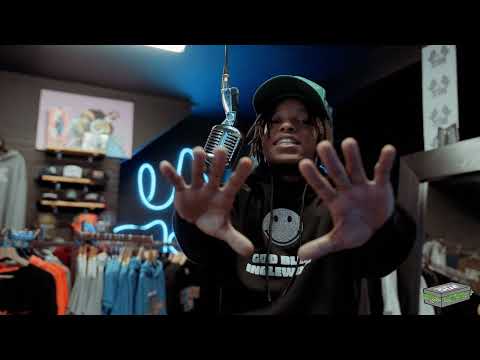 Gary Bandana    Can't Touch Me Live Mic Performance @tharentsdue