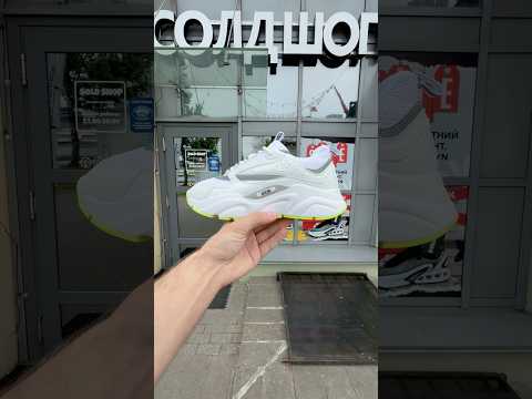 фото dior b22 white silver fluo green 0