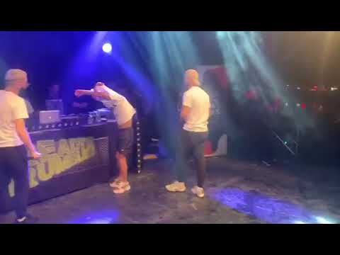 Concert de Larry (chaîne YouTube Larry Vé )