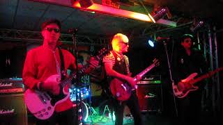 The Briefs Intro + &quot;Stuck on you&quot; live @Barrio&#39;s (MI) 02-08-2018