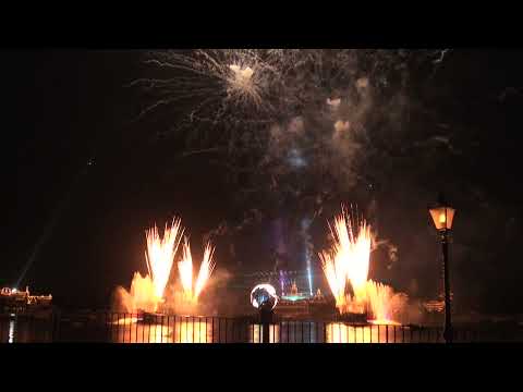 【Epcot】IllumiNations: Reflections of Earth Holiday Edition - Dec.11,2013