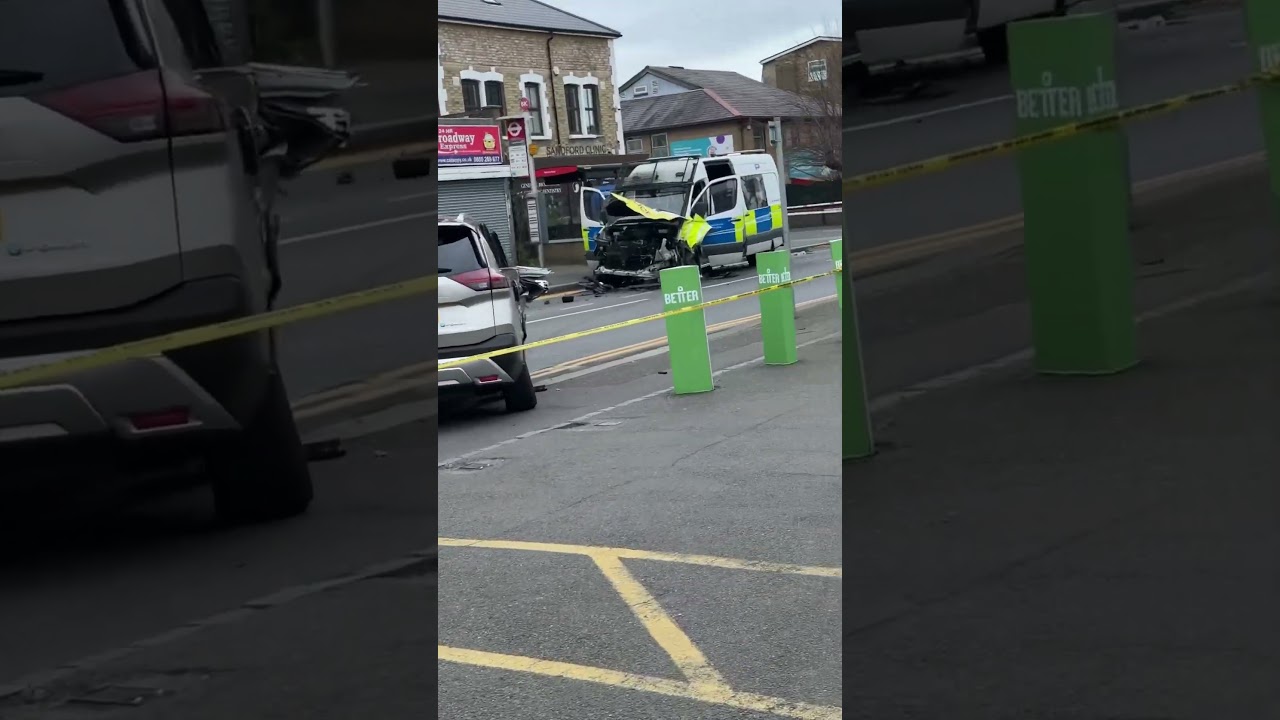 Omg hope everyone is okay, #police #policechase #accident #cars #bexleyheath