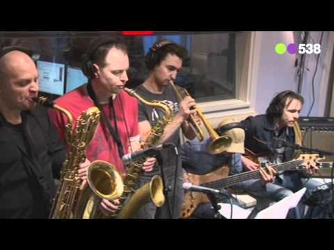Radio 538: Sven Hammond Soul & Shary-An - Six Feet Under (Live bij Evers Staat Op)