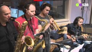 Radio 538: Sven Hammond Soul &amp; Shary-An - Six Feet Under (Live bij Evers Staat Op)