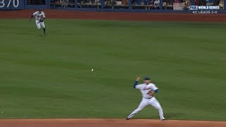 WS2015 Gm3: Murphy tries to fake out Perez on throw