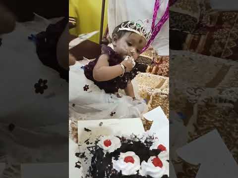 Baby Eating Cake 😂😹 Funny video 😂#shorts #youtubeshorts