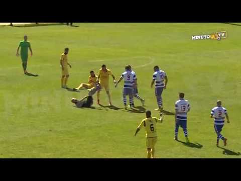 JOGADOR DO CANELAS 2010 AGRIDE ÁRBITRO (José Rodrigues attacked) DURANTE O JOGO - MINUTO90 TV