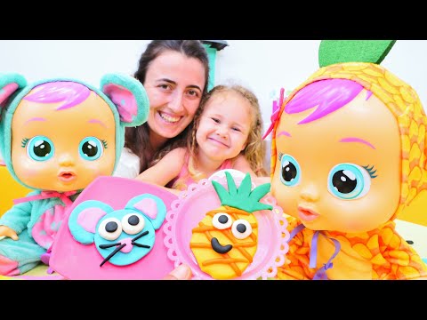 Cry Babies için ananas ve fare şeklinde Play Doh kurabiye hazırlıyoruz! Oyun hamuru ile video