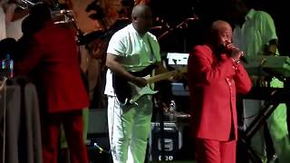 The O&#39;Jays - &quot;Living For The Weekend&quot; (LIVE)