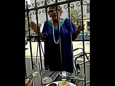 the queen of williamsburg SINGS!!!