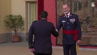 Audiencia militar a un grupo de coroneles y capitanes de navío