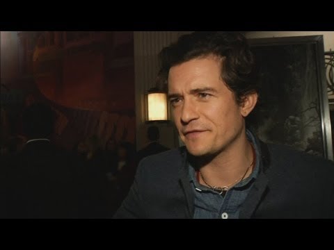 ホビット：スマウグの荒廃』。オーランド・ブルームとエヴァンジェリン・リリーがスタントとファンを語る (The Hobbit: The Desolation of Smaug: Orlando Bloom and Evangeline Lilly talks stunts and fans)