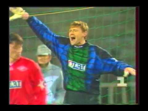 1994 (October 19) Spartak Moscow (Russia) 1-Bayern Munich (Germany) 1 (Champions League).avi