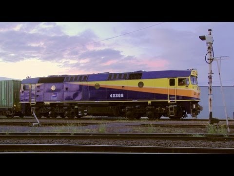 Diesel locomotive 42206 shunts a freight train - PoathTV Railroads and Trains in Australia part 4