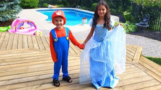 Download lagu Zack and Heidi Dress Up Superheroes with Help from Mom! mp3 Download lagu Zack and Heidi Dress Up Superheroes with Help from Mom! mp3