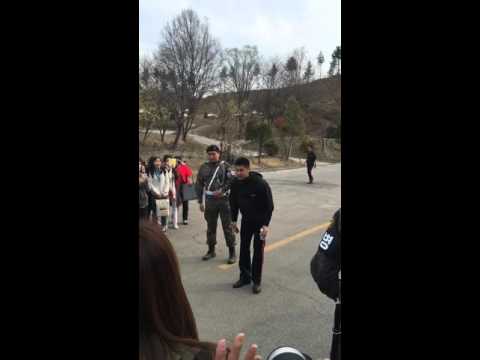 [160402] Yunho is greeting fans after concert.