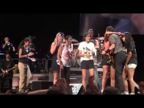 Bruce Springsteen - 2013-07-24 Leeds - Dancing In The Dark (dances to end)
