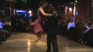 MILONGA DANIEL OVIEDO Y MARIANA CASAGRANDE PORTENIO Y BAILARIN