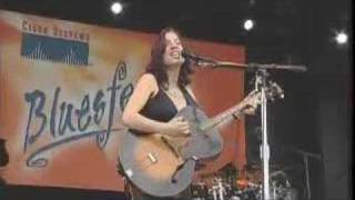Ani DiFranco playing 78% H20 from her new album Reprieve!