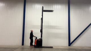 Transpaleta electrica cu catarg Toyota SPE120L | Imagine 4 - Machineryline