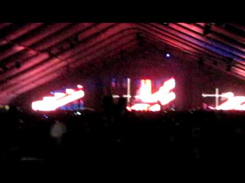 Markus Schulz playing Ali Wilson - Boombox @ Together As One LA 12/31/09