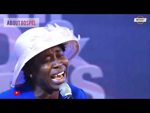 MRS. OSINACHI NWACHUKWU POWERFUL WORSHIP @ GLORY DOME