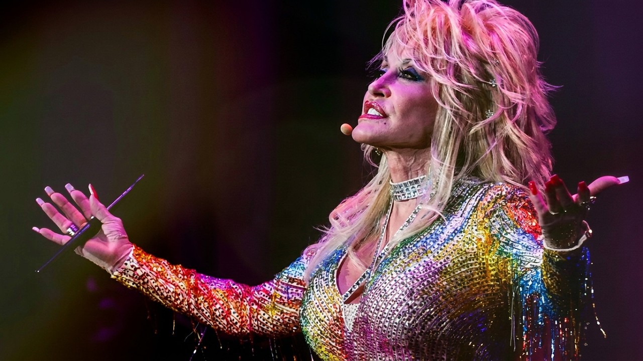 The Untold Story of Dolly Parton: From Poverty to Queen of Country