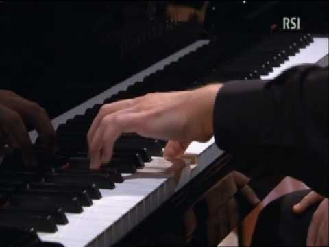 Korngold Suite op. 23 for two violins, cello and piano left hand: V. Rondo - Finale (Variationen)