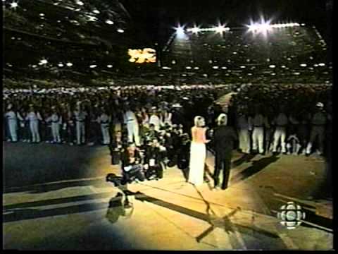 Olivia Newton-John - Dare to Dream w/John Farnham (2000 Sydney Olympics)
