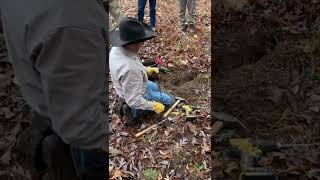 He’s caught 100s of COYOTE with this one SIMPLE set. PREDATOR trapping demo.