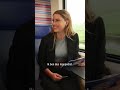 Wordt Kim de BESTE TREINOMROEPER? | #shorts