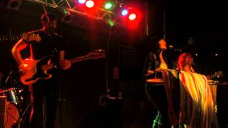 Elizabeth And The Catapult - Shoelaces - Live @ Brighton Music Hall