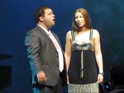 Paul Potts and Elizabeth Marvelly singing The Prayer together - North Shore Times