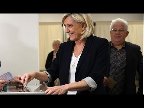 مارين لوبان تلقي بصوتها في سباق انتخابي ساخن توقعات بتفوق حزبها على حزب ماكرون…