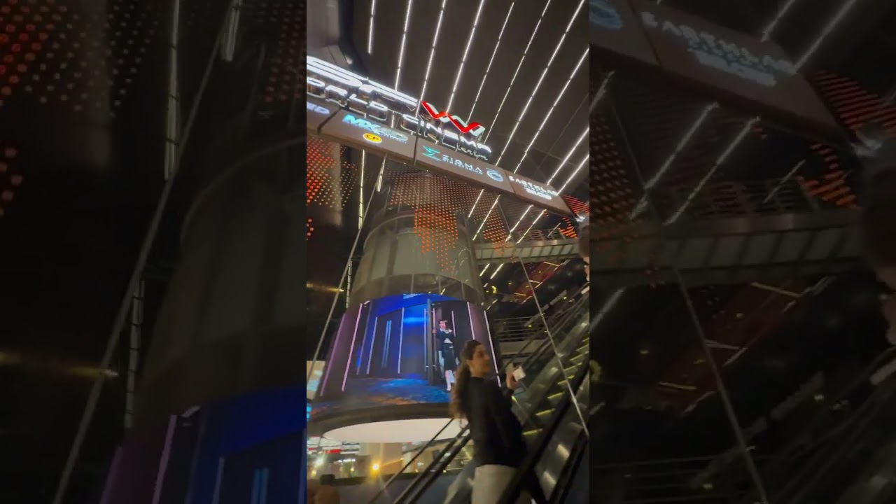 Escalator Ride 🛗, Bangkok, Thailand