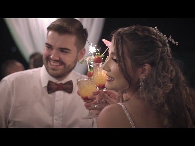 2021 começou assim, cheio de energia e amor. 

Tudo isso pq a Lívia e o Bruno escolheram a data de 02-01-2021 para se unir num casamento pra lá de especial. '