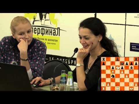 Alexandra Kosteniuk vs Valentina Gunina Analyzing